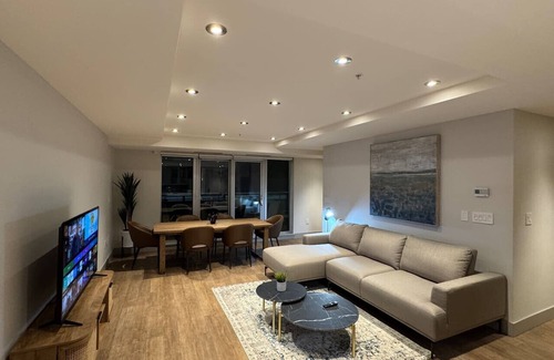 Downtown Halifax Apartment | Stylish 2B/2B Downtown w/parking