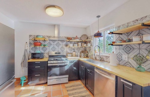 Fair West House | Stylish 2bd/1ba + Office & Yard