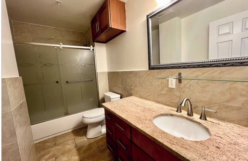 Center City Apartment | Stylish 2BD apartment in the heart of the City with Prime location!