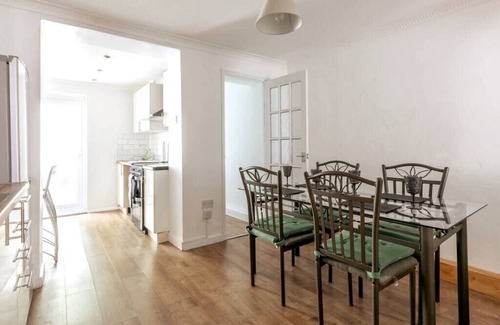 Dover House | Stylish 2BD Family Hideaway in Dover
