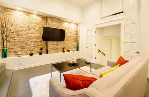 Old City Apartment | Stylish 2BD Loft in the Heart of Old City
