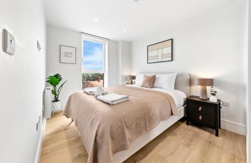Coombe Hill Apartment | Stylish 2BDR Apartment By Homestyles Hosts Short Lets & Serviced Accommodation Wimbledon With Free Parking & Free WiFi