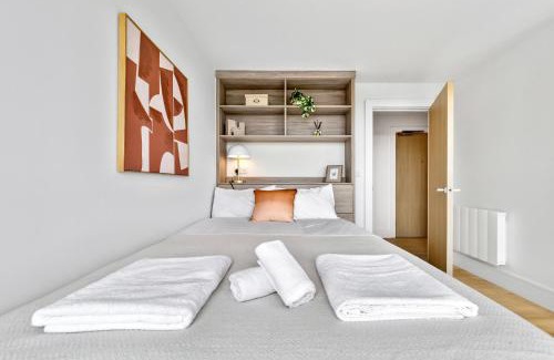 Coombe Hill Apartment | Stylish 2BDR Apartment By Homestyles Hosts Short Lets & Serviced Accommodation Wimbledon With Free Parking & Free WiFi