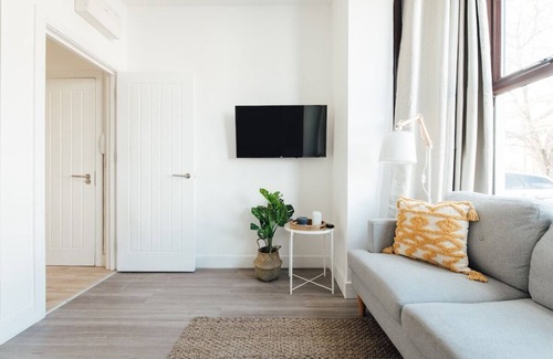 Valentines Apartment | Stylish 2Bed Flat-Ilford, London