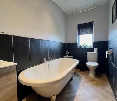 Wigan Apartment | Stylish 2Bed House in the Heart of Wigan