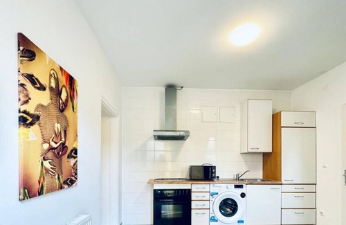 Liesing Apartment | Stylish 2BR Apart Sleeps 6 Direct City Access