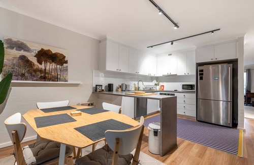 Kingston Apartment | Stylish 2BR Apartment in Kingston Close to Lake