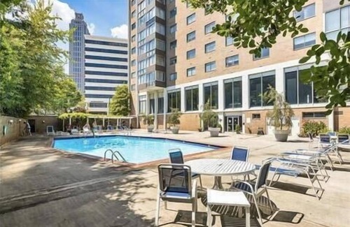 Old Fourth Ward Apartment | Stylish 2BR Apartment with City Views