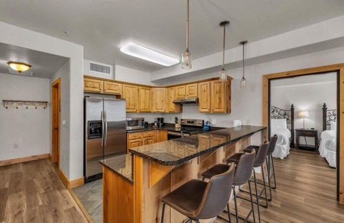 Park City Condo | Stylish 2BR Canyon Village Condo