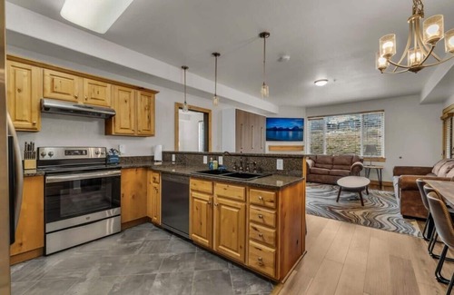 Park City Condo | Stylish 2BR Canyon Village Condo