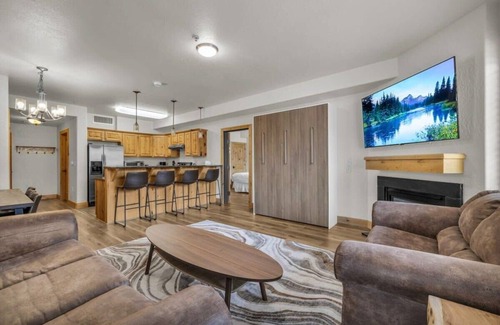 Park City Condo | Stylish 2BR Canyon Village Condo