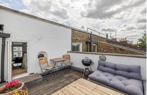 Redcliffe Apartment | Stylish 2BR Chelsea Penthouse with Private Rooftop