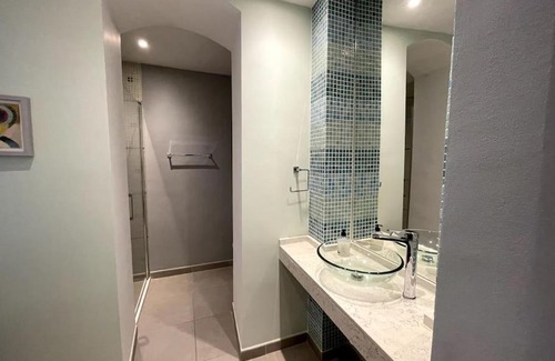 Gibraltar Apartment | Stylish 2BR contemporary design perfect vacation