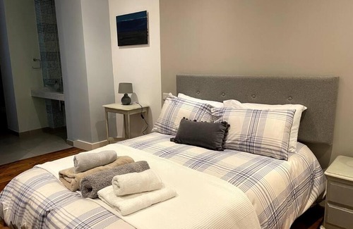 Gibraltar Apartment | Stylish 2BR contemporary design perfect vacation