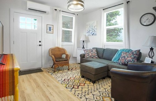 Lynchburg House | Stylish 2BR Home w/ Patio & Free Private Parking!