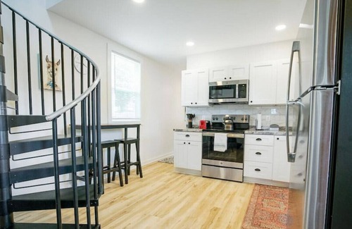 Lynchburg House | Stylish 2BR Home w/ Patio & Free Private Parking!