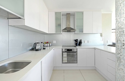 Cape Town City Centre Apartment | Stylish 2BR in De Waterkant Mountain & City Views Cape Town