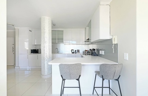 Cape Town City Centre Apartment | Stylish 2BR in De Waterkant Mountain & City Views Cape Town