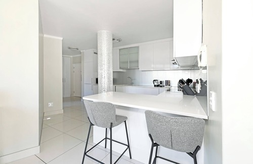 Cape Town City Centre Apartment | Stylish 2BR in De Waterkant Mountain & City Views Cape Town