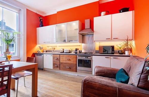 Notting Hill Apartment | Stylish 2BR in Notting Hill Near Portobello Market