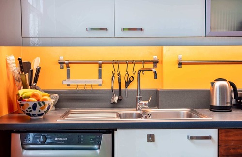 Notting Hill Apartment | Stylish 2BR in Notting Hill Near Portobello Market