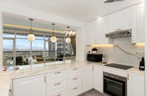 Jumeirah Lake Towers Apartment | Stylish 2BR plus Maid Luxury Apartment in JLT