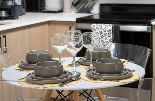 Keith House | Stylish 2BR Private Retreat in NW Calgary with easy access to Banff