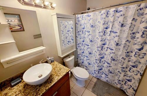 Fourth Ward Apartment | Stylish 2BR Retreat in Downtown Charlotte