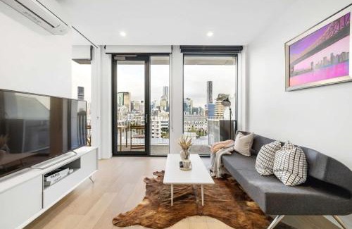 Spring Hill Apartment | Stylish 2BR Retreat Walk to shop & Local Hotspots
