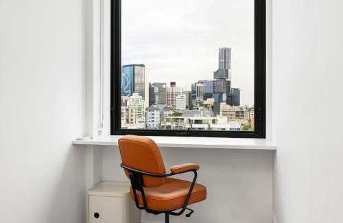 Spring Hill Apartment | Stylish 2BR Retreat Walk to shop & Local Hotspots