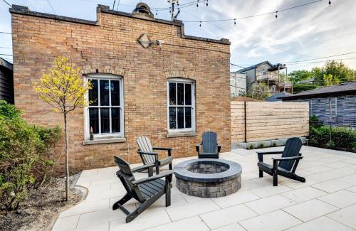 West Town Apartment | Stylish 2BR stunner in unbeatable location