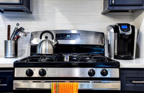 West Town Apartment | Stylish 2BR stunner in unbeatable location