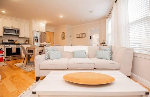 Harrison Lenox Apartment | Stylish 2br W Full Kitchen, Laundry & Cen Air