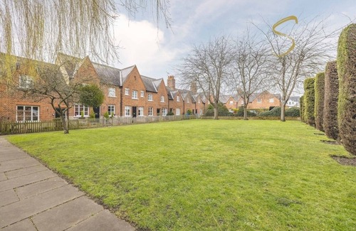 Windsor House | Stylish 3 BED | Central Windsor