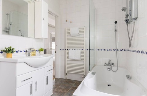 Canford Cliffs House | Stylish 3 bed House in Canford Cliffs 5 mins to beach