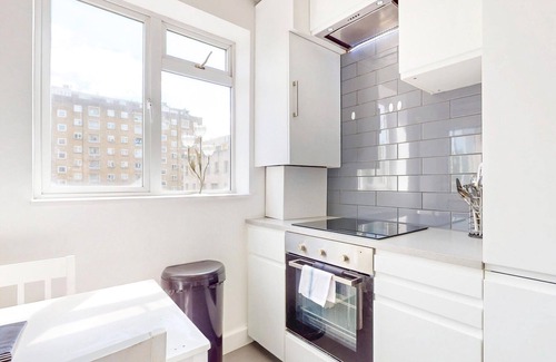 Somers Town Apartment | Stylish 3 bed | Regents Park | Private Balcony | Pass the Keys