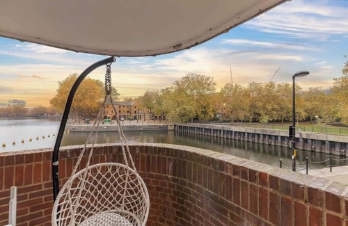 Surrey Docks Apartment | Stylish 3-Bed Smart TV & Lake Views | 5min to Tube