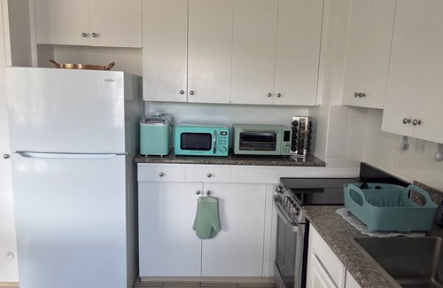McCully - Moiliili Bed & Breakfast | Stylish 3-bedroom bed & breakfast in amazing Honolulu with a stunning view.
