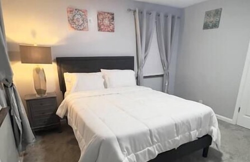 Westwood House | Stylish 3 Bedroom Cape Cod Cutie 10 Min to Dwntn
