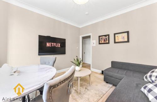Belsize Apartment | Stylish 3-Bedroom Flat in Belsize Park Perfect for Families Business Trips!