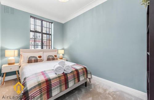 Belsize Apartment | Stylish 3-Bedroom Flat in Belsize Park Perfect for Families Business Trips!