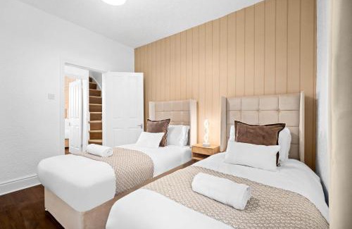 Birmingham House | Stylish 3-Bedroom Home with Garden & Convenient Parking 18M