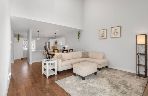 Heather Ridge House | Stylish 3-Bedroom Home with Golf Course Backyard