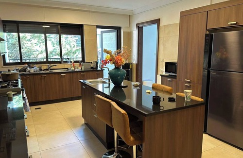 Amman Apartment | Stylish 3-Bedroom Retreat, Modern Furnishings & Fully Equipped