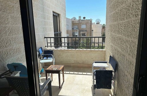 Amman Apartment | Stylish 3-Bedroom Retreat, Modern Furnishings & Fully Equipped