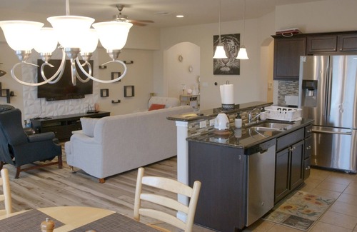 Kyle House | Stylish 3 Bedroom retreat near Downtown and Outlet