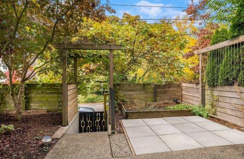 Minor House | Stylish 3 BR Capitol Hill Home With 96 Walk Score