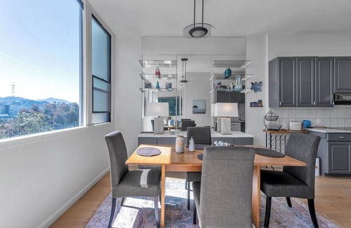 Cathedral Hill Condo | Stylish 3-BR Condo near Japantown + Garage Parking