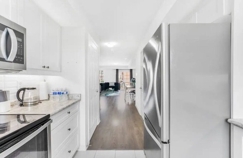 Durham Region House | Stylish 3 BR Townhouse in Oshawa