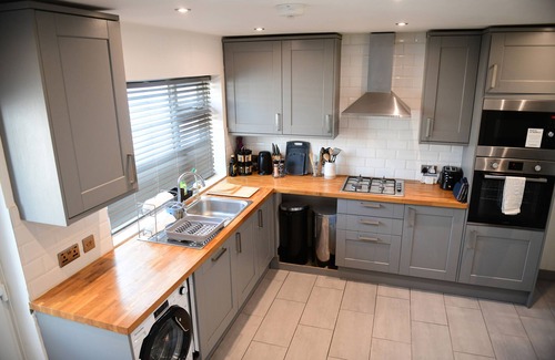 Watford House | Stylish 3Bed | Garden | Parking | near Stations | London | Harry Potter studios